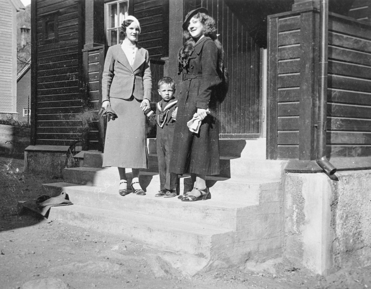 Astrid Mørk og Jenny Sørnes på Egne Hjem 1. mai 1935