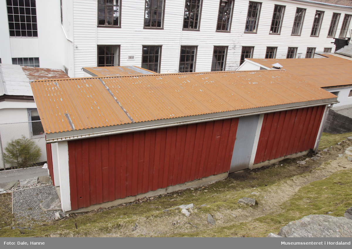 Del av produksjonslokala til Salhus Tricotagefabrik (1859-1989), opphavleg brukt som varmeloft for varmtvatnsbrønn.