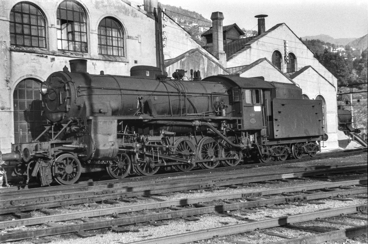 Damplokomotiv type 31b nr. 431 ved lokomotivstallen på Bergen stasjon.
