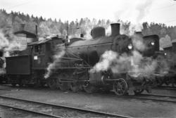 Damplokomotiv type 24b nr. 236 ved lokomotivstallen på Hønef