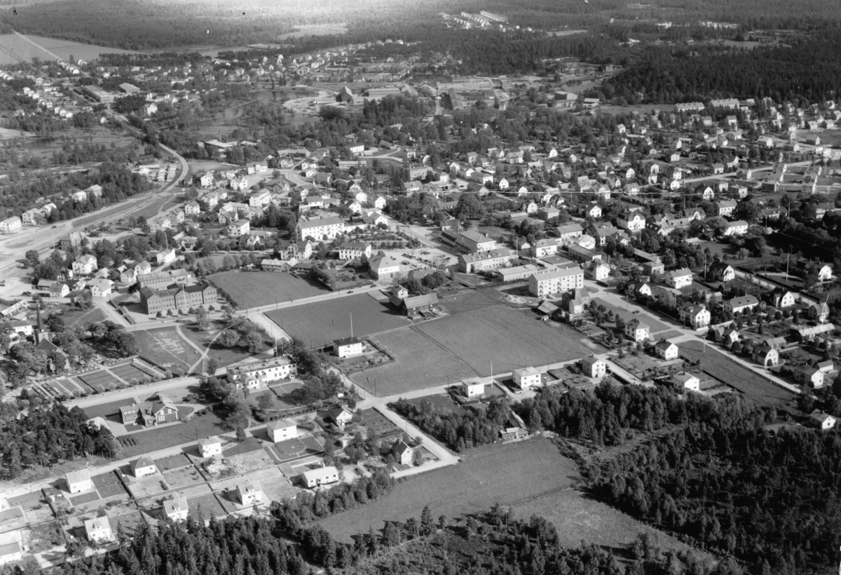 Flygfoto över Gislaved i Jönköpings län. Nr L 688.