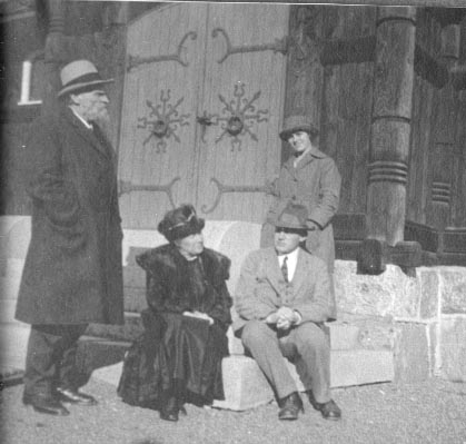 J. B. Bull med frue, Hjalmar og Ingeborg Bull, Rena 1920. 