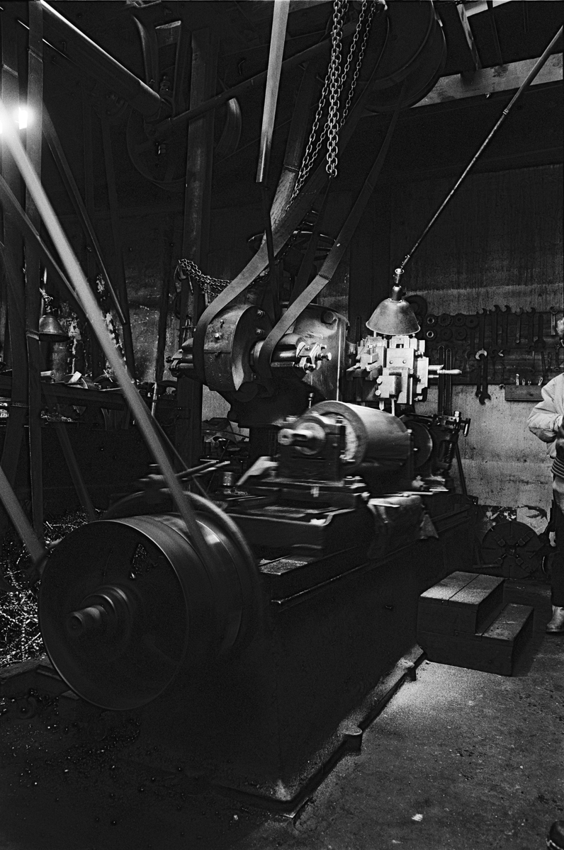 Valsräfflingsmaskin, Enköpings Kvarnstensfabrik, Bangårdsgatan 13, Enköping, Uppland 1984