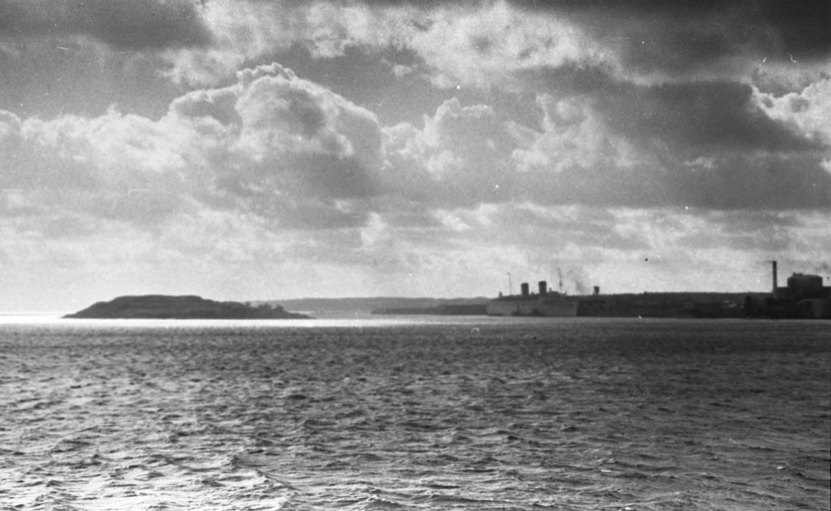 Queen Elisabeth Island. Innseilingen til Halifax havn. Suderøy på vei til fangstfeltet.