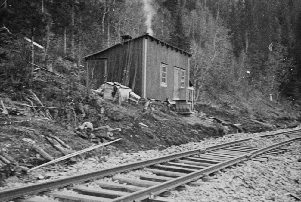 Brakke i Elsfjord, under bygginga av jernbanen.