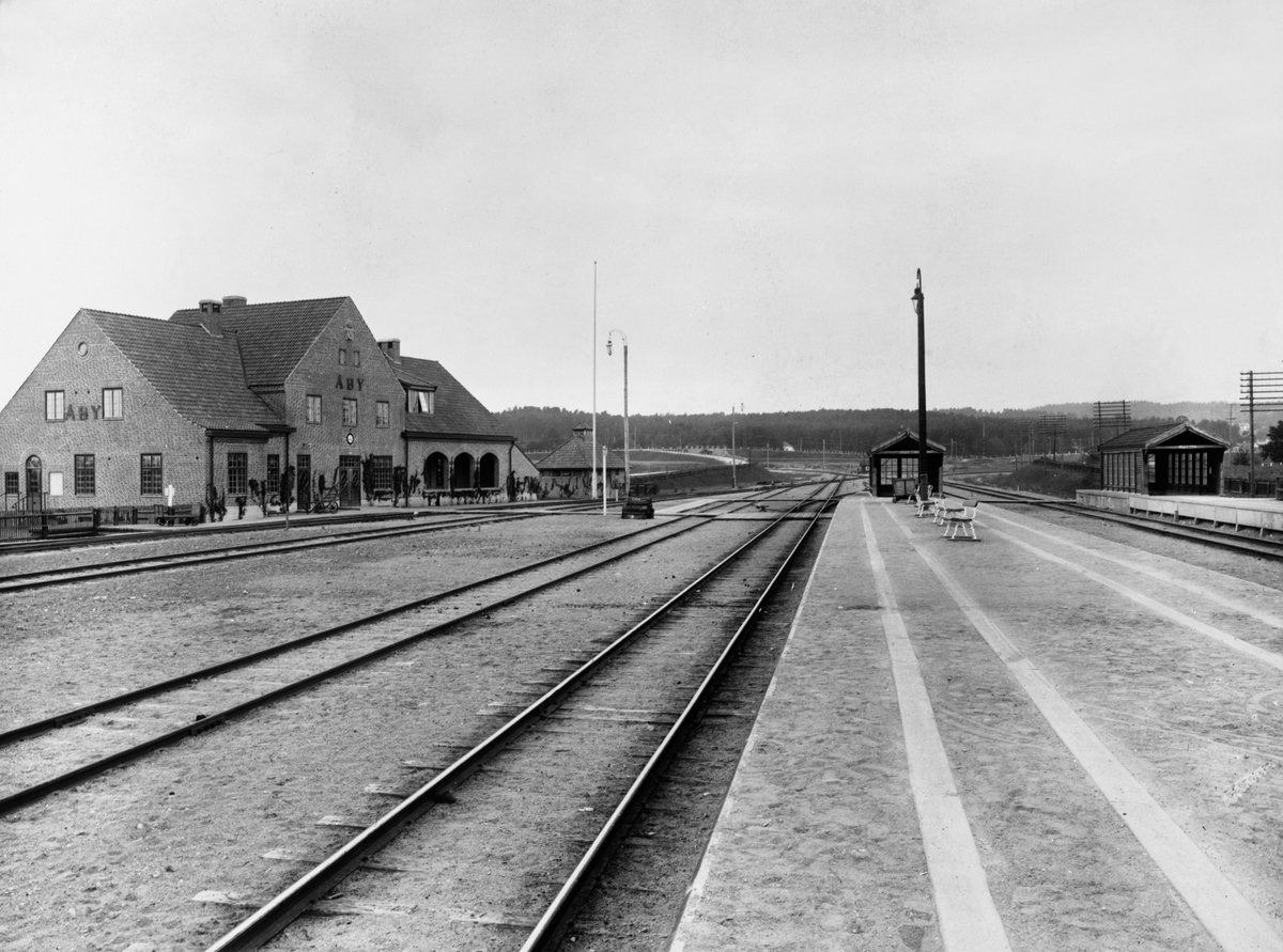 Åby järnvägsstation och plattform.