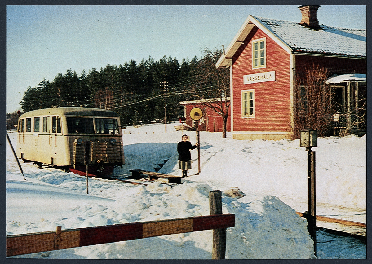 Vassemåla hållplats med Statens Järnvägar, SJ Yp 727.