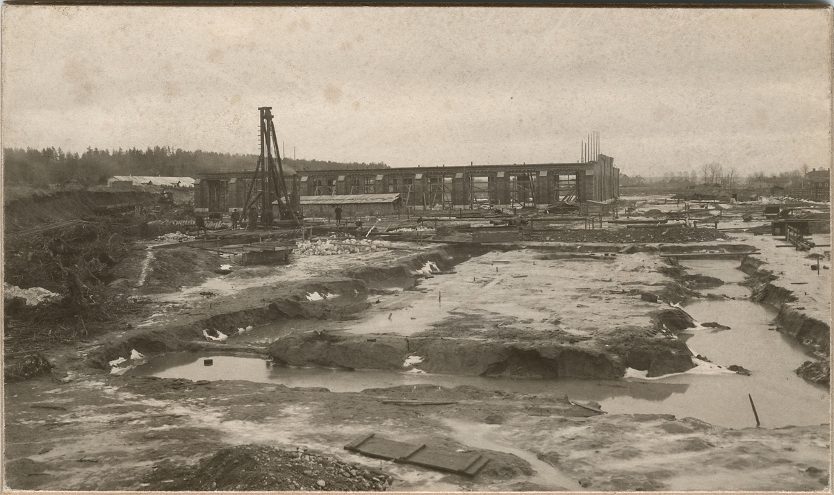 Gefle verkstadsbyggnader under uppbyggnad vid Gävle år 1903. Gävle ...