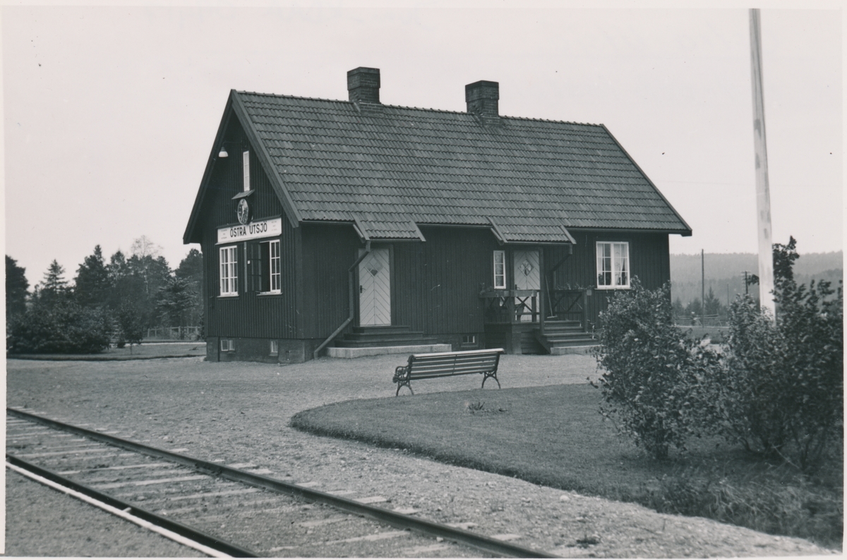 Östra Utsjö. Statens Järnvägar, SJ. Håll- och lastplats. Hållplats anlagd 1934.