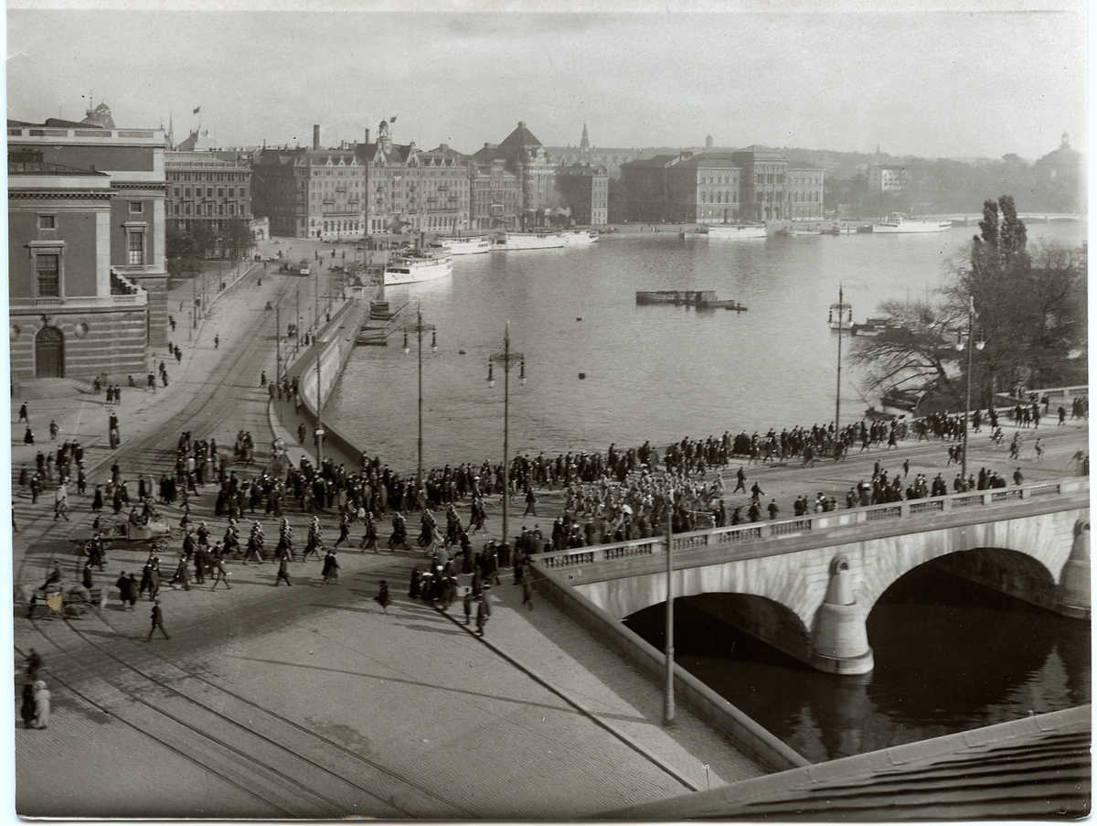 Stockholm  början på 1900-talet. Norrbro, Operahuset till vänster i bild.