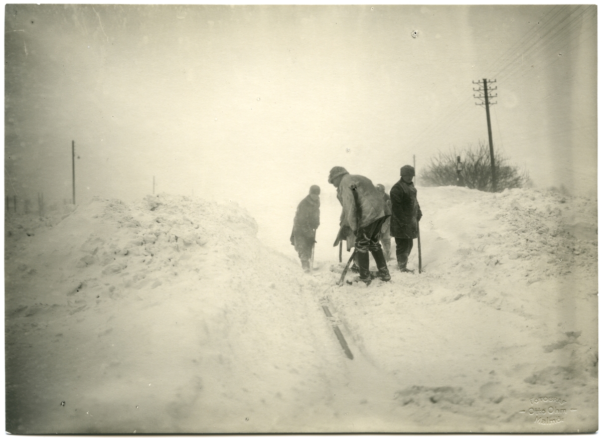 Snöskottning i Stångby år 1926.
