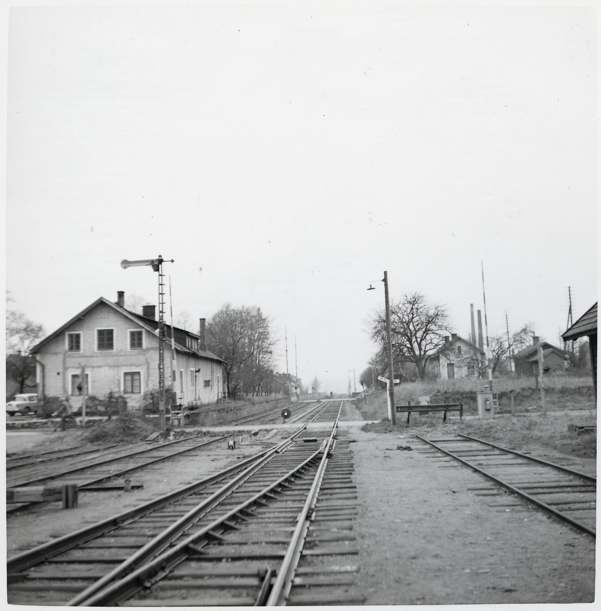 Järnvägsövergång vid Silvåkravägen vid Veberöd station, på sträckan mellan Björnstorp och Sjöbo.