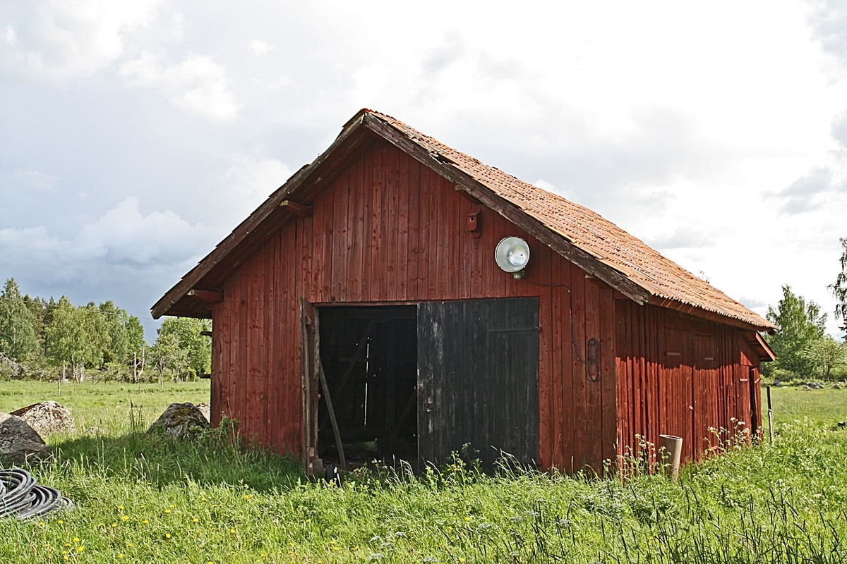 Restaurering av överloppsbyggnad, vagnslider, innan, Ekeby, Teda socken, Uppland 2009
