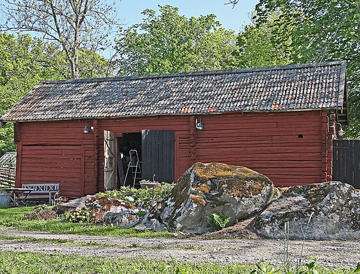 Restaurering av överloppsbyggnad, parloge och lador, innan, Framnäs, Östuna, socken, Uppland 2009