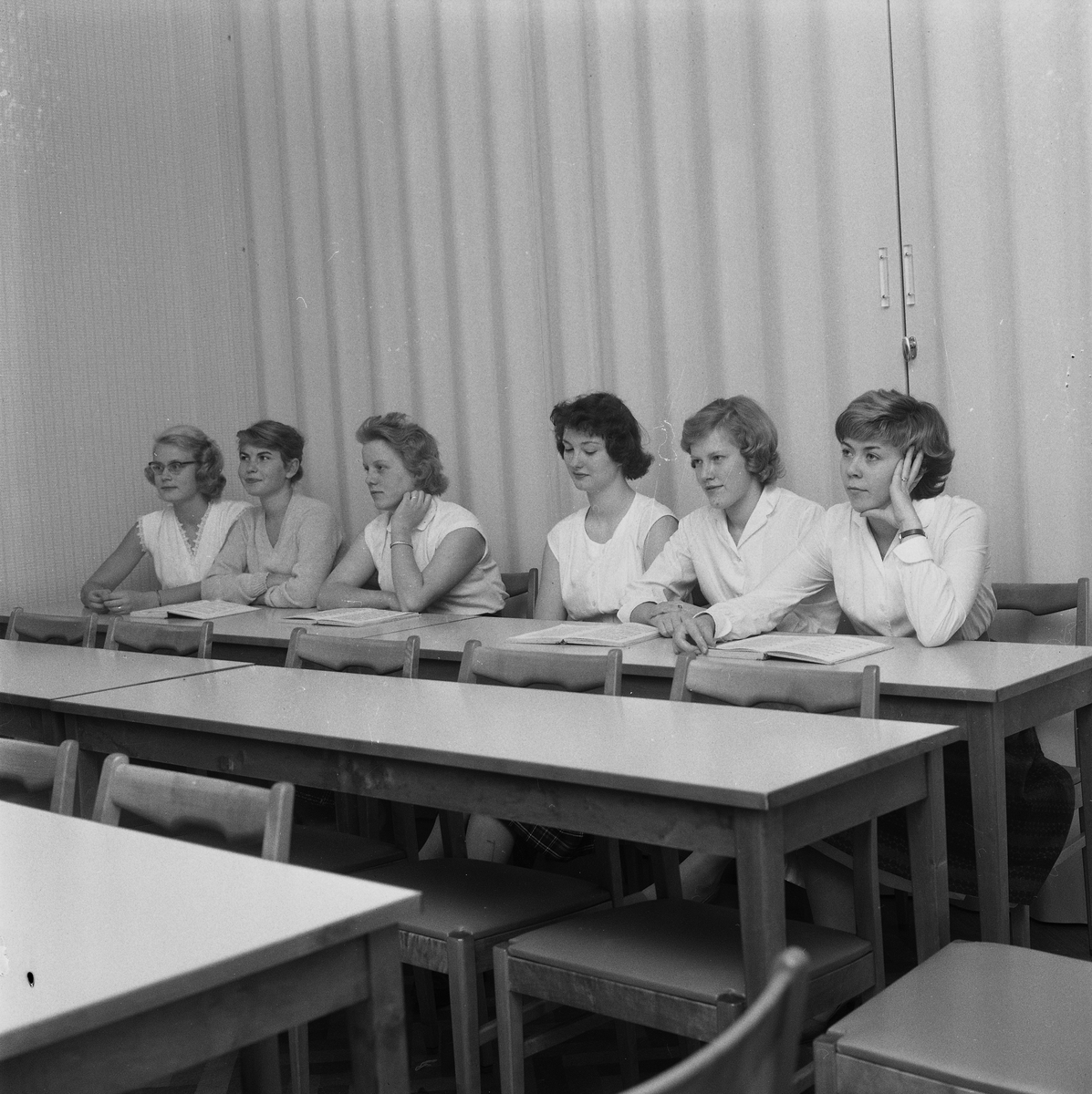 Husmoderskolan utvidgas.
3 oktober 1958.