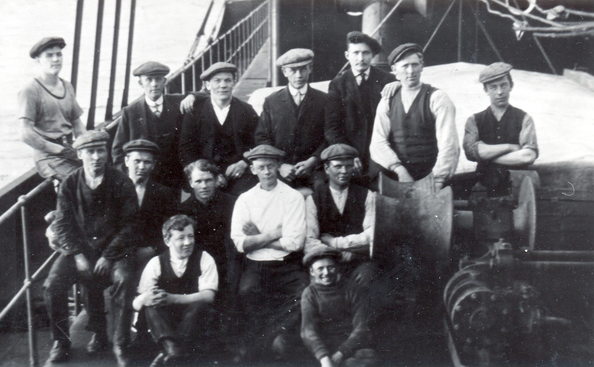 Mannskap på malmbåten "Lappland". 1920