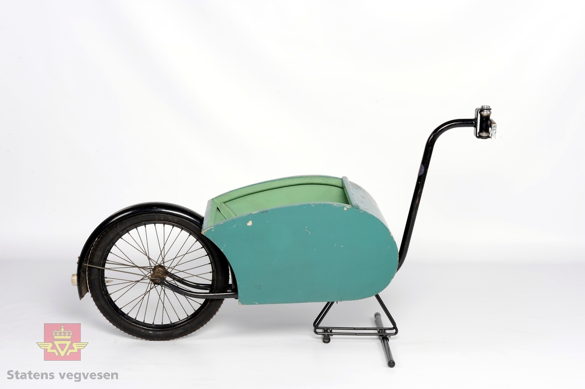 Etthjuls tilhenger for transport av barn etter sykkel, Dekk: Viking 20 x 2 x 1 3/4 = 54 - 400 mm, Hovedfarge er grønn.