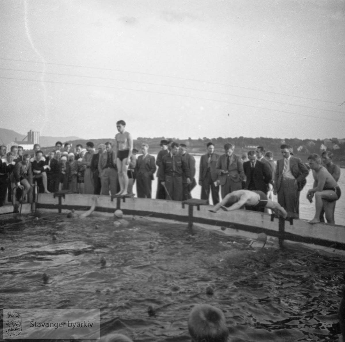 Familiesvømming eller firmasvømming (D.S.D.) i Strømvik bad .Strømvig bad / Strømvik bad