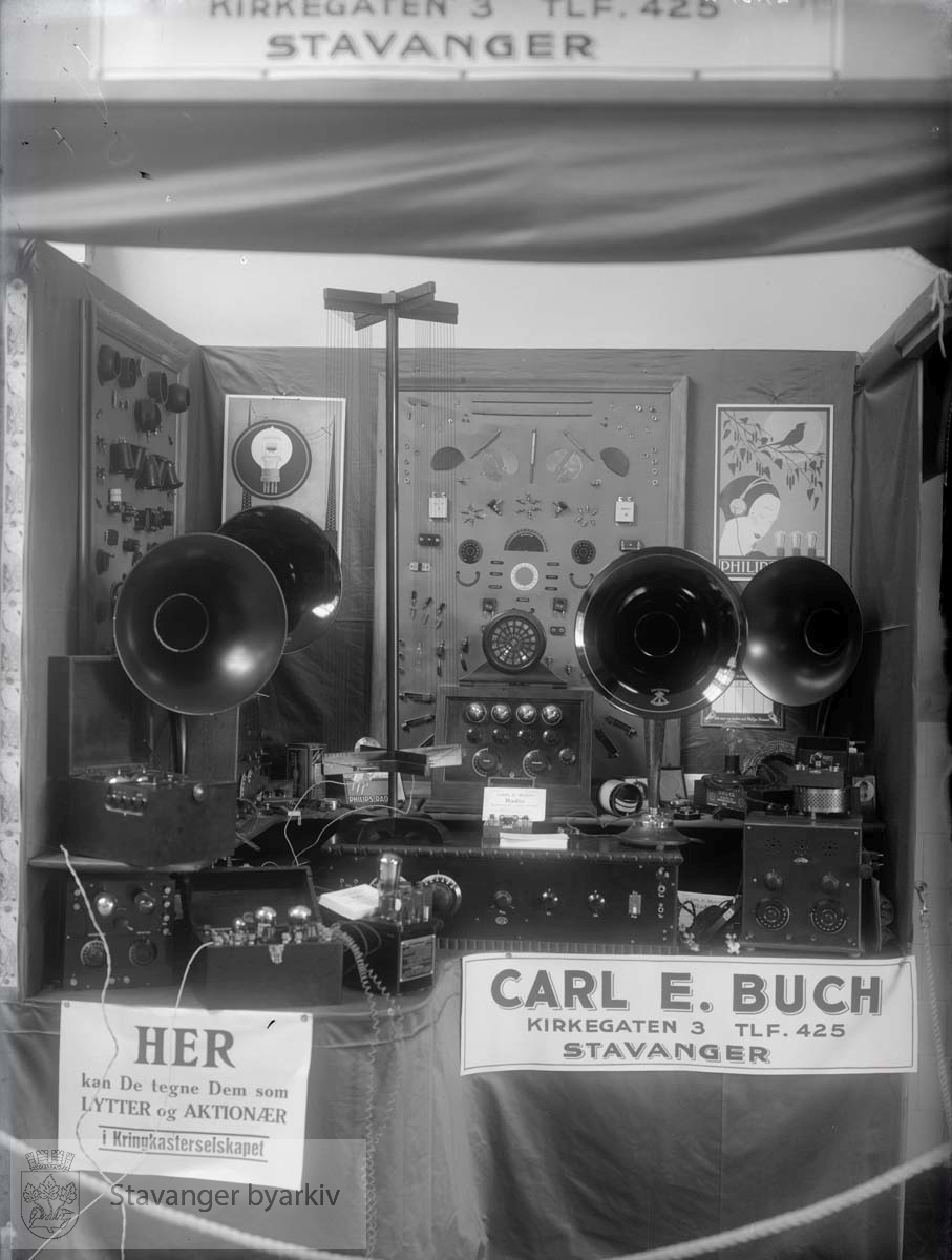 Utstilling for Carl E. Buch radioprodukter, Kirkegata 3. ..(Se for øvrig PA-0350 for privatarkivet etter C.E. Buch)