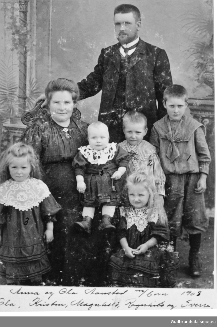 Ola Ånstad (f. 1874) med familie