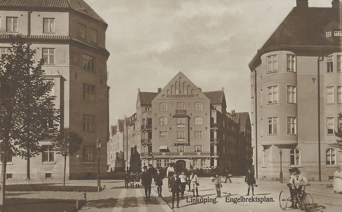 Vykort från  Linköping  Vasavägen.
Vasavägen, Engelbrektsgatan , Platensgatan, Strykjärnet, 
Poststämplat 13 augusti 1920