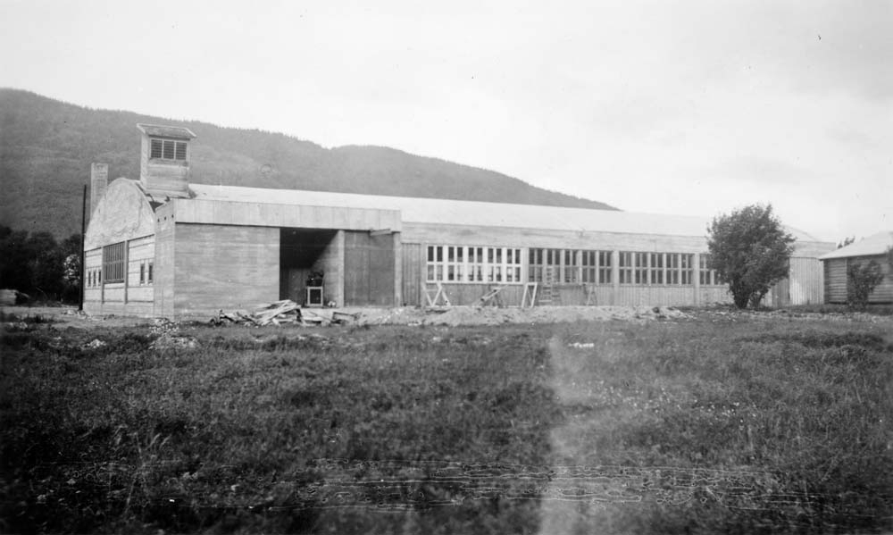 Byggingen av Mosjøen Veveri. Den første bygningen.