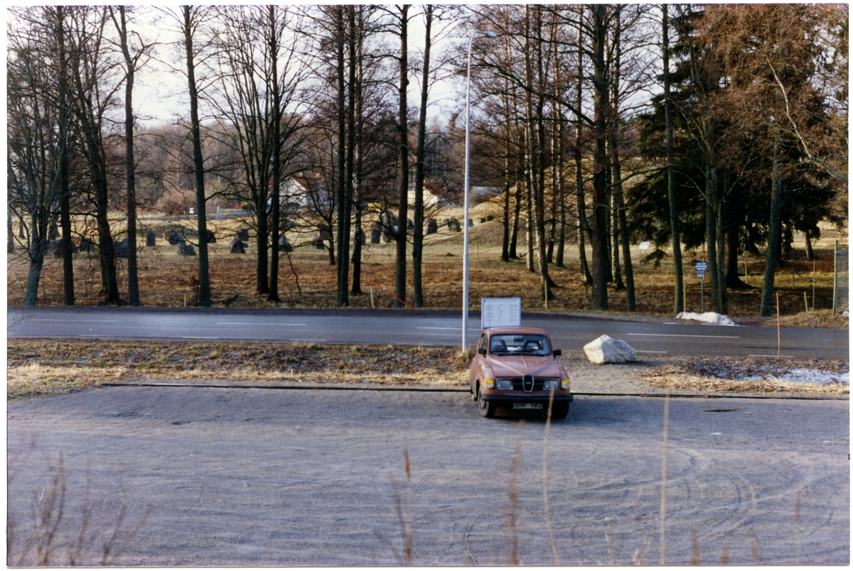 Badelunda sn, Anundshögsområdet, Långby.
Anundshög från öster, 1992.