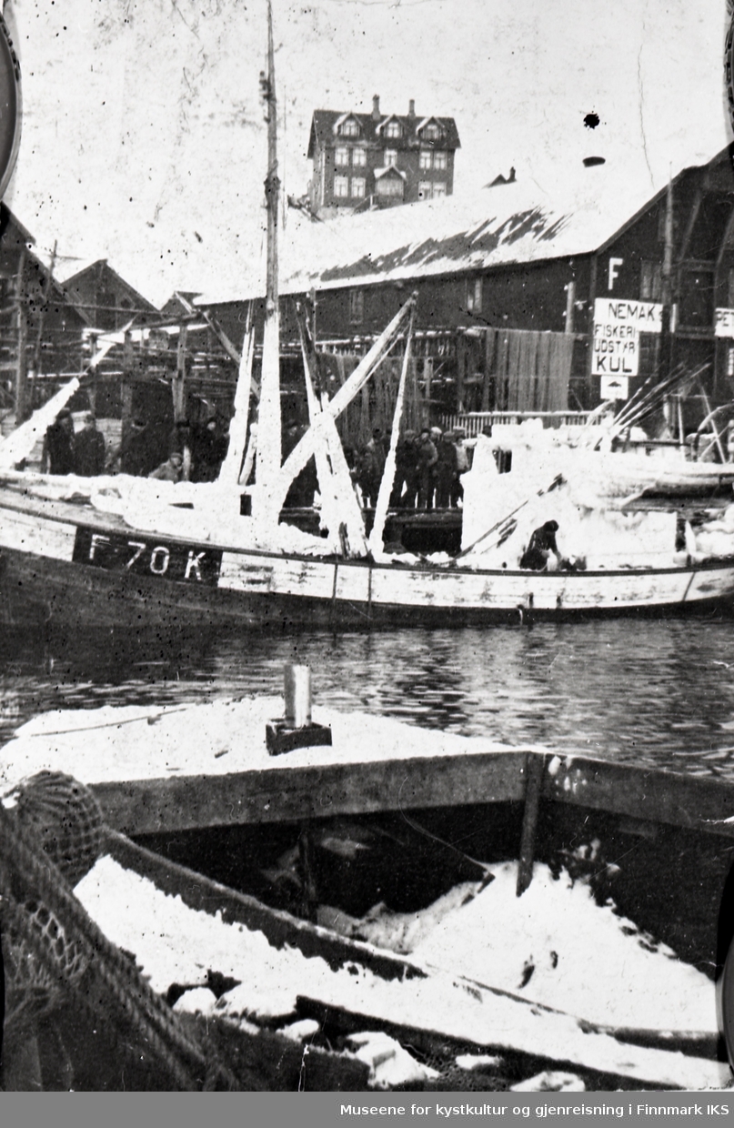 Honningsvåg. Motorkutteren "Snorre" (F-70-K) tilbake fra bankfiske. 1939-1944.