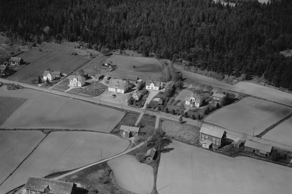 Flygfoto över Svartorp i Huskvarna kommun.  Nr R 618.