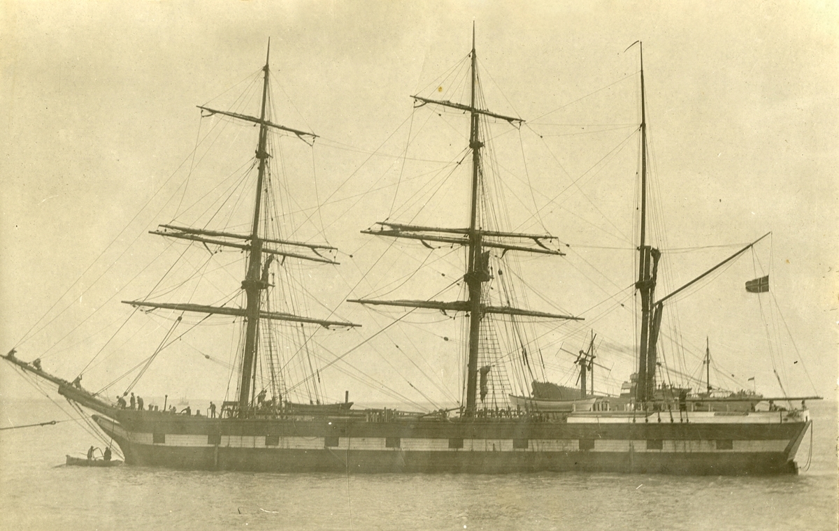 Bark 'Huano' (b.1850) under slep til Alexandra dock i Hull
