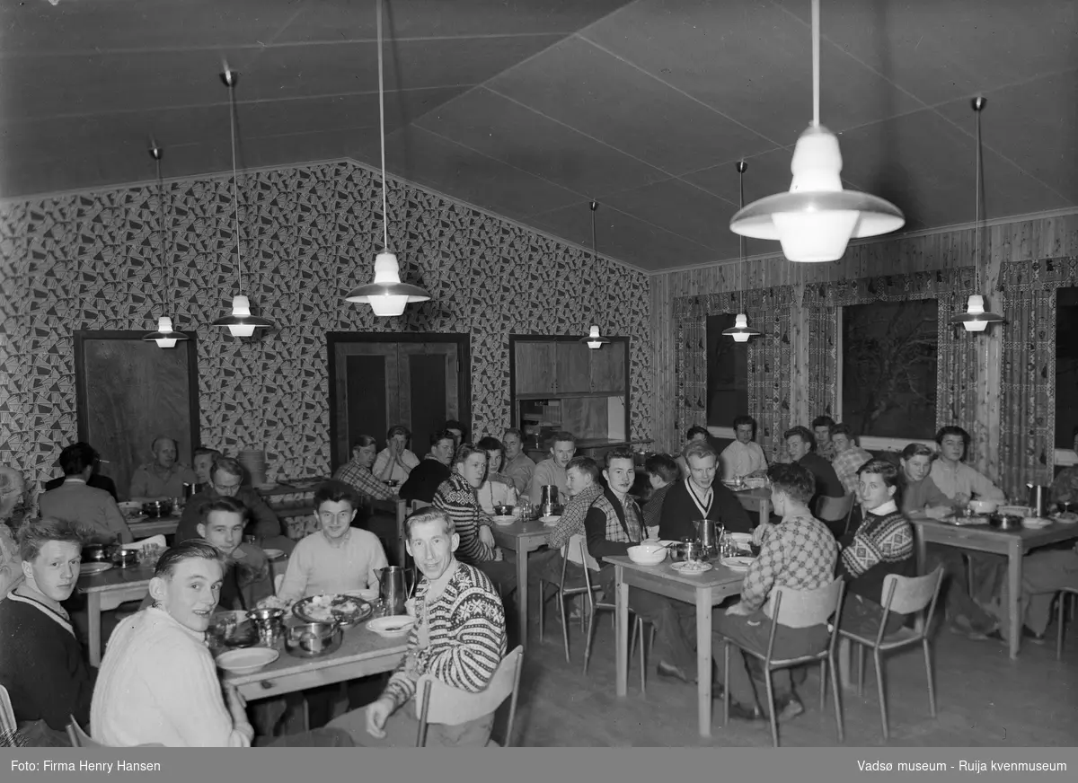 Finnmark landbruksskole, Tana, 1956, interiør spisesal.