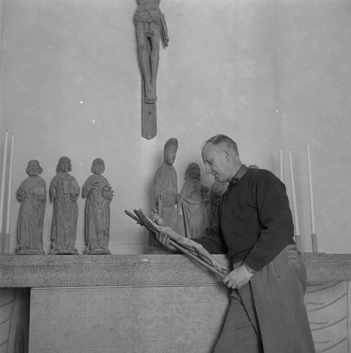 Mosjö kyrka.
18 december 1958.