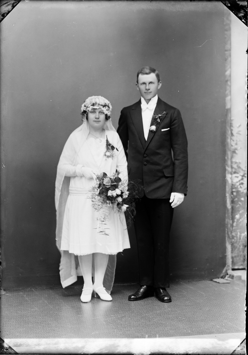 Brudparet Kindberg från Forsmarks socken, Uppland 1928