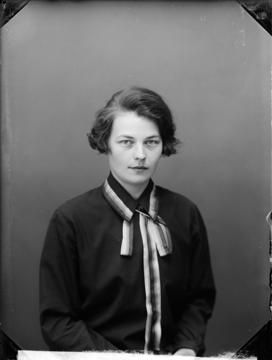 Sigrid Pettersson från Pålsmora, Valö socken, Uppland 1929