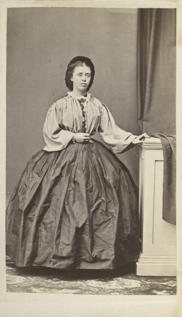 Fru Augusta von Bahr. f. Holmstedt. År 1864.