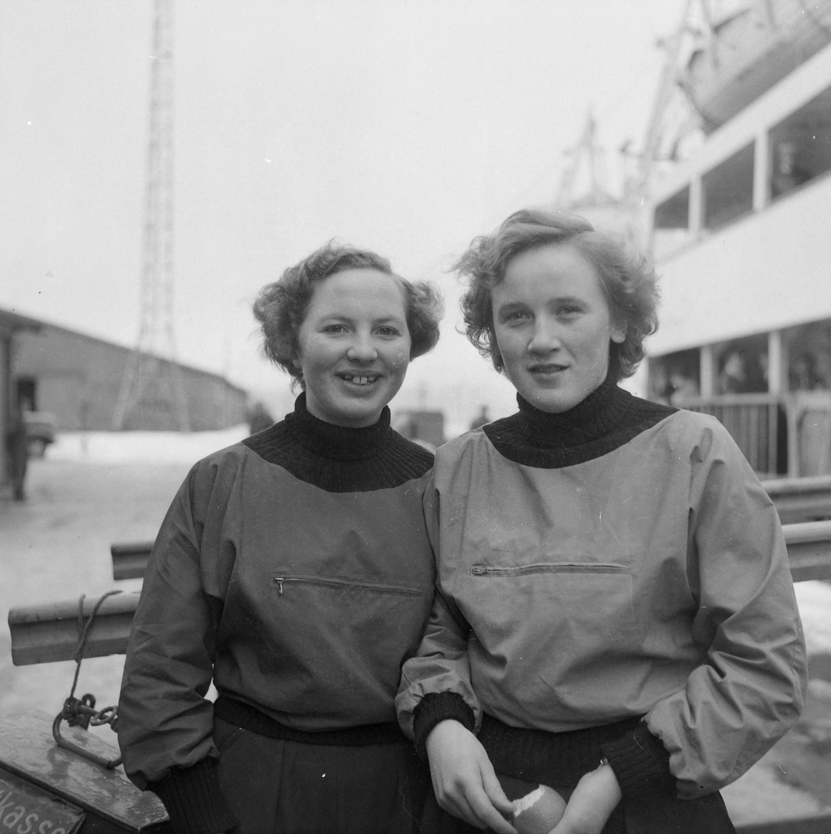 Elisabeth Pedersen og Liv Fromholtz reiser hjem til Brønnøysund med M/S Vesterålen
