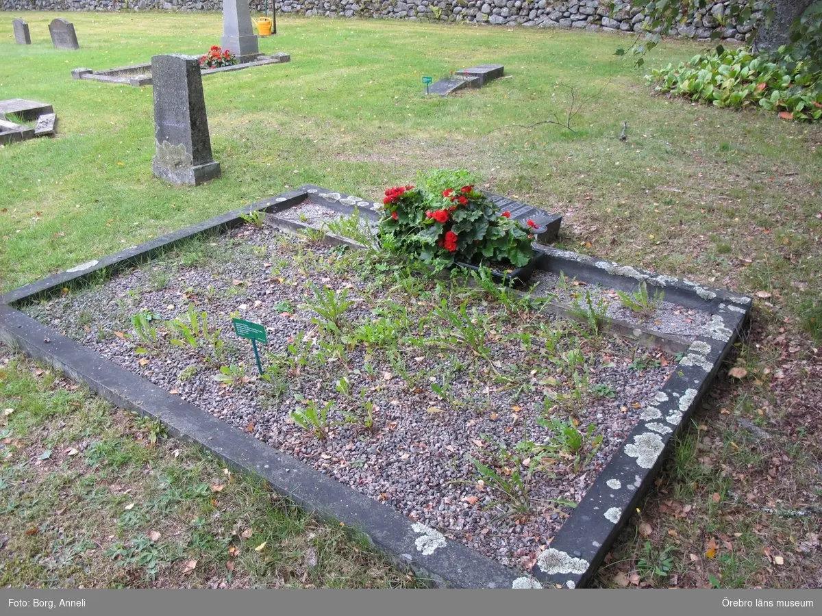 Rockesholm kyrkogård Inventering av kulturhistoriskt värdefulla gravvårdar 2014-2015, Kvarter 7.