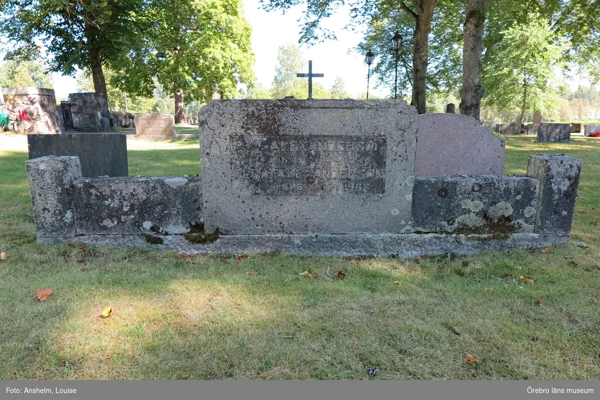 Kvistbro kyrkogård Inventering av kulturhistoriskt värdefulla gravvårdar 2017, Kvarter Nya E.