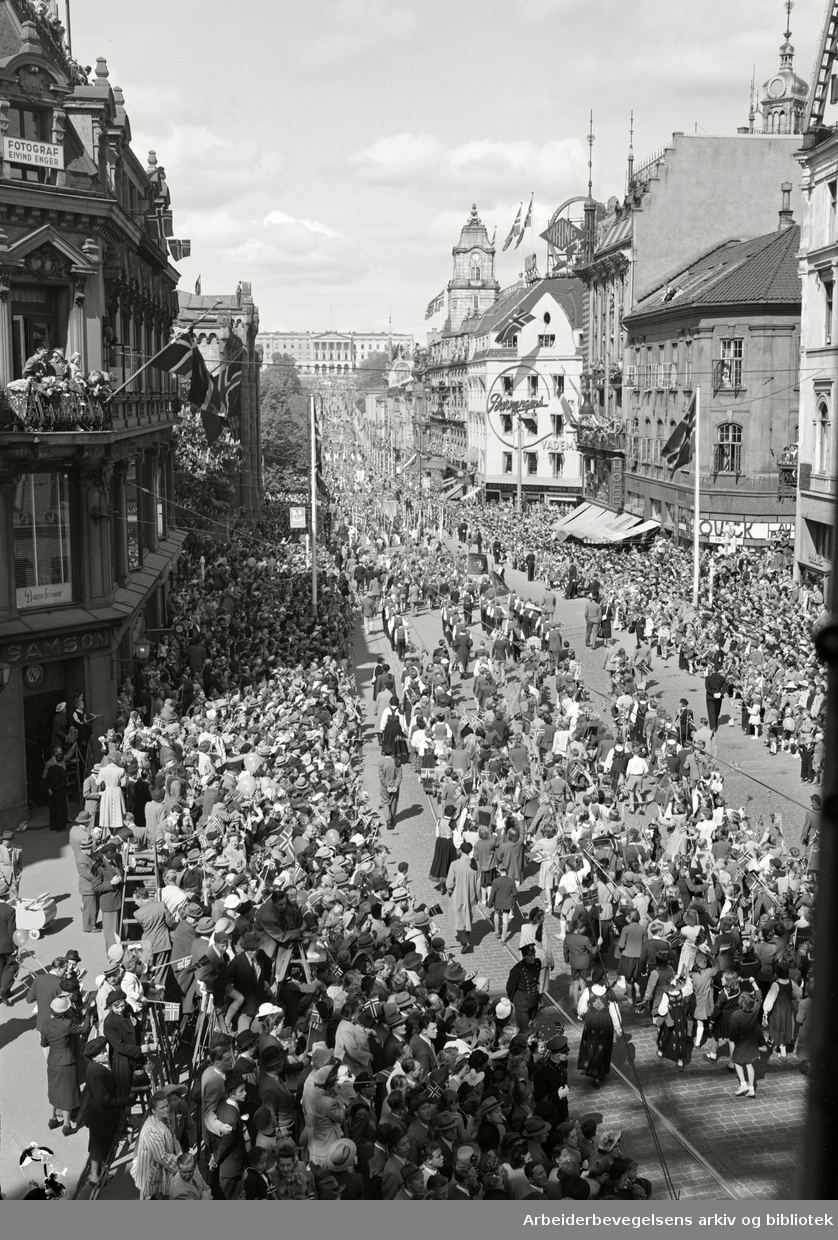 17. mai 1950. Barnetoget. Karl Johans gate.