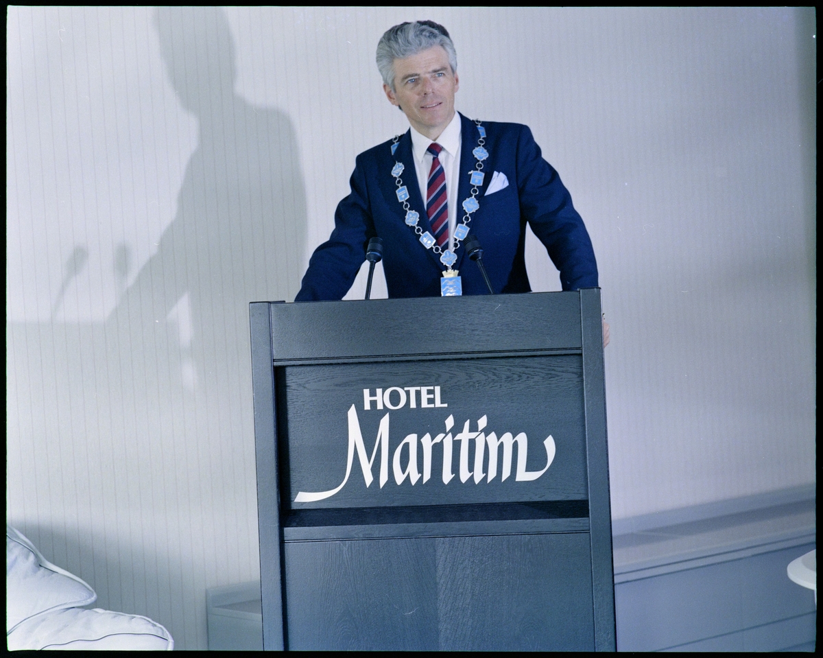Ordfører Edvard Ringen jr. holder tale på Hotel Maritim i Haugesund.