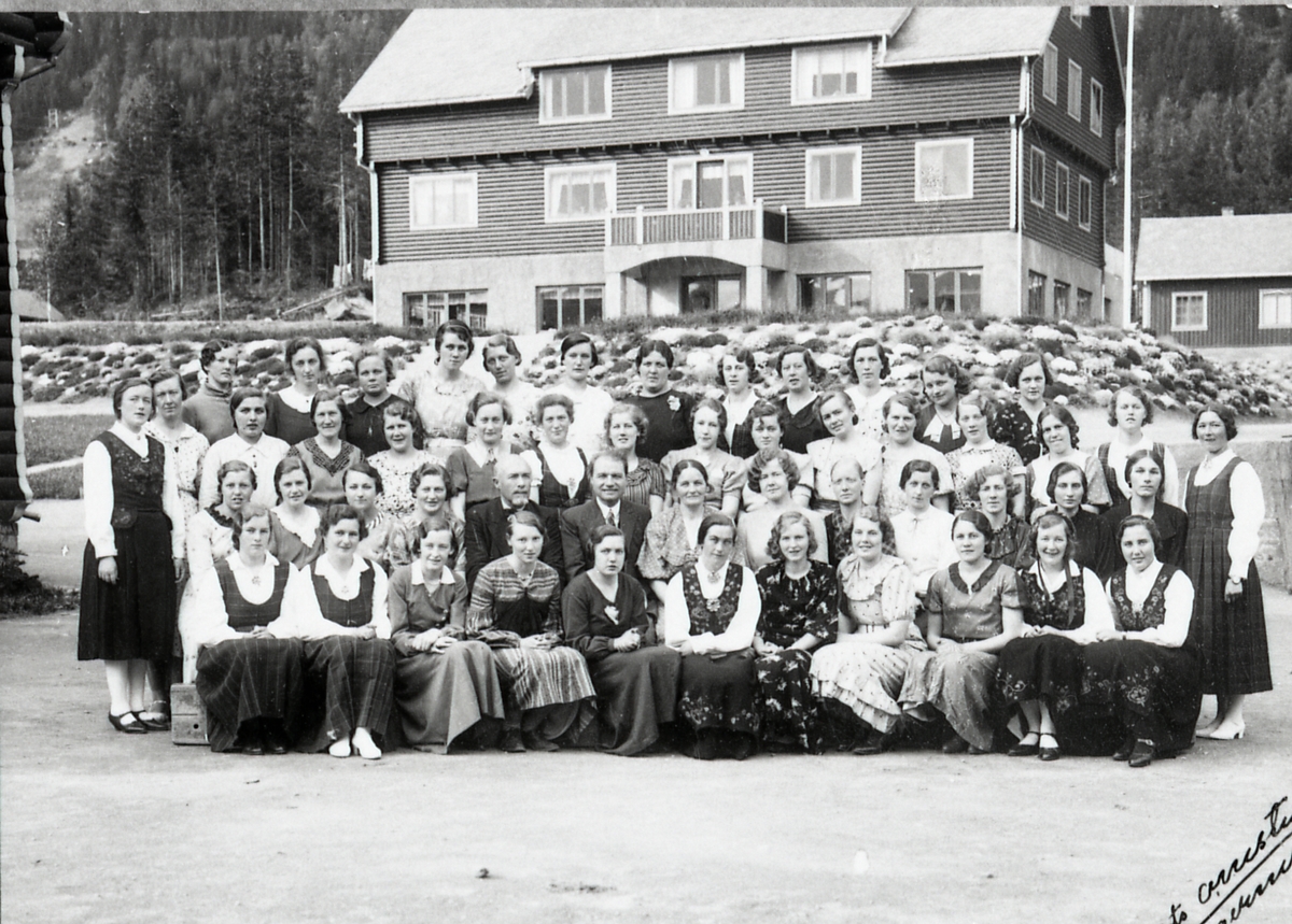 Ei klasse ved Valdres Folkehøgskule, skuleåret 1936-37.