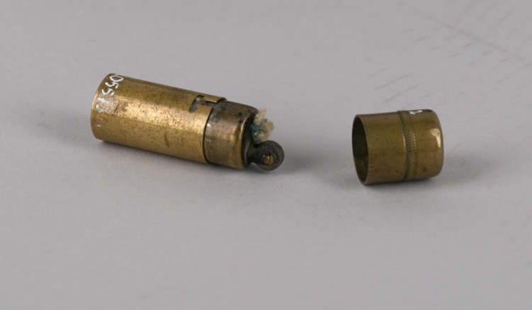 Sigarettenner. Lighter laget av en patron fra Orlikonkanon fra 2. verdenskrig.