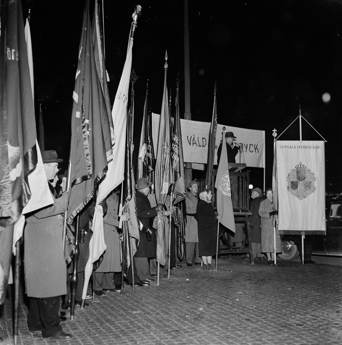 Studenter och arbetare demonstrerar för Ungern, Uppsala november 1956