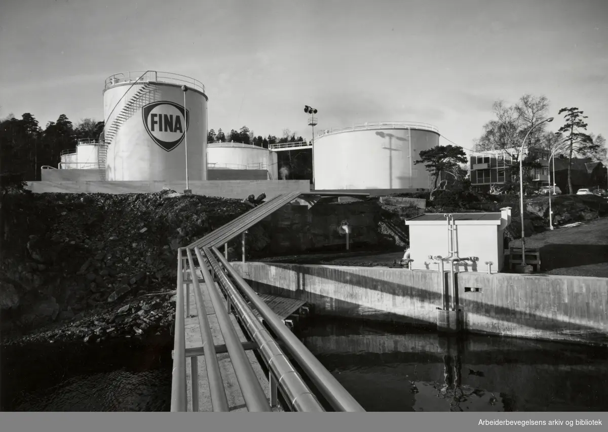 Lysaker. Tankanlegget til Fina. Desember 1961