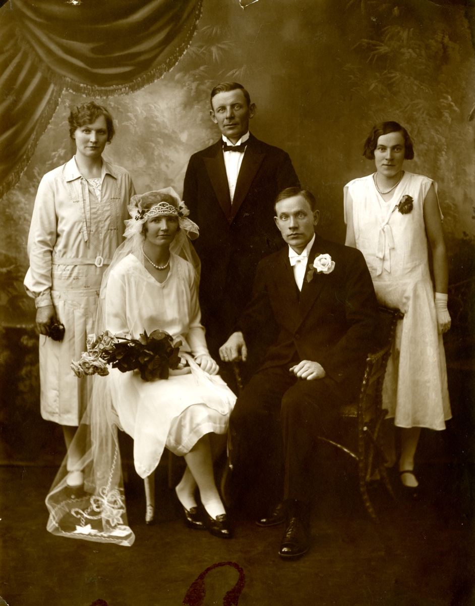 Brudebilde Borghild Sundheim og Knut Sørbu viet 9. august 1930 i Garnisonskirken Kristiania.