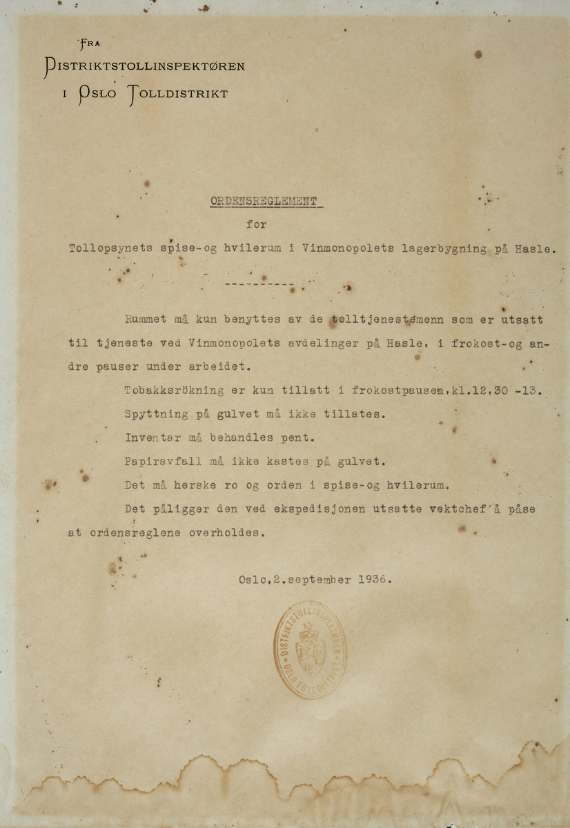Ordensreglement for tolltjenestemenn. 

Reglement av 2. september  1936 for tollansattes bruk av spise- og hvilerom i Vinmonopolets lagerbygning på Hasle i Oslo. Fra Distrikstollinspektøren i Oslo tolldistrikt. 