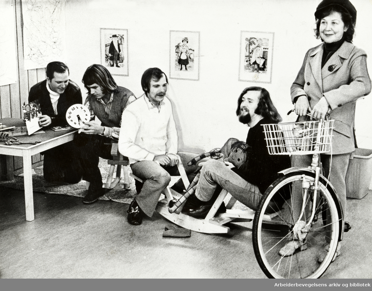 Munch-museet. På søndager vil disse være med å skape aktivitet i museet: Fra venstre: Åge Kristoffersen, Lars Klevstrand, Gunnar Halvorsen, Morten Asklie og Laila Aavatsmark. 1970 - 1975