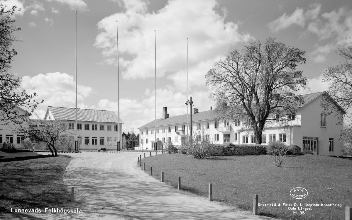Lunnevads folkhögskola i Östergötland grundades 1868 och är en av Sveriges tre äldsta folkhögskolor.