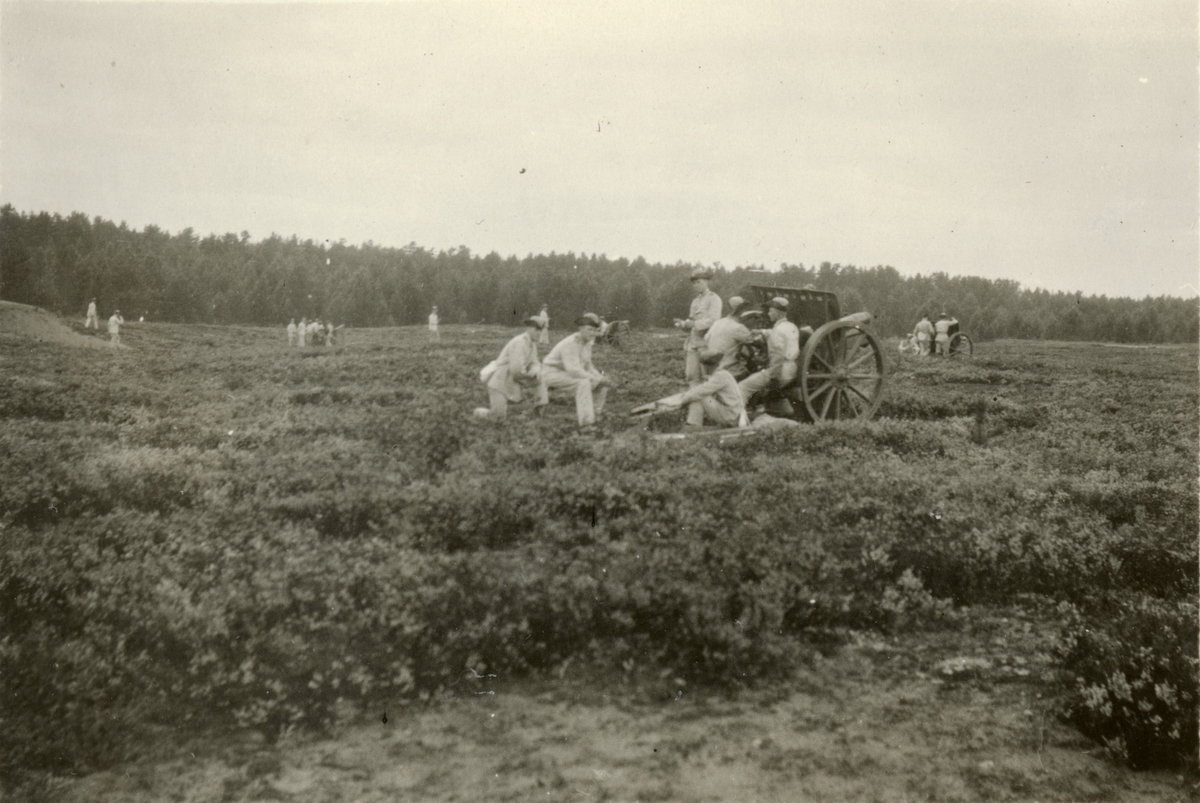 Skjutövning med 10,5 cm haubits m/1910 för elever på Krigsskolan Karlberg.