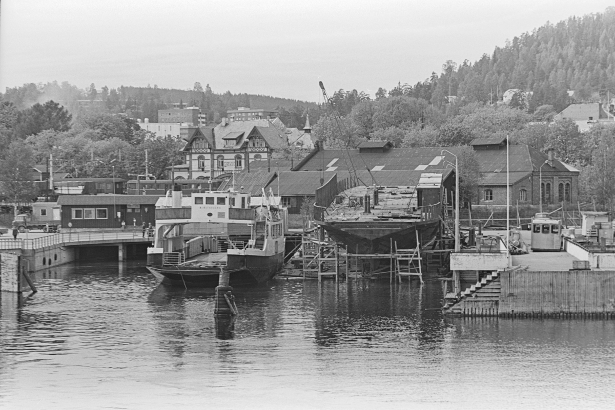 Gjøvik brygge, Mjøsfærgen II, ferje, mjøsbåt, Mjøsfærgen IV på beddingen.